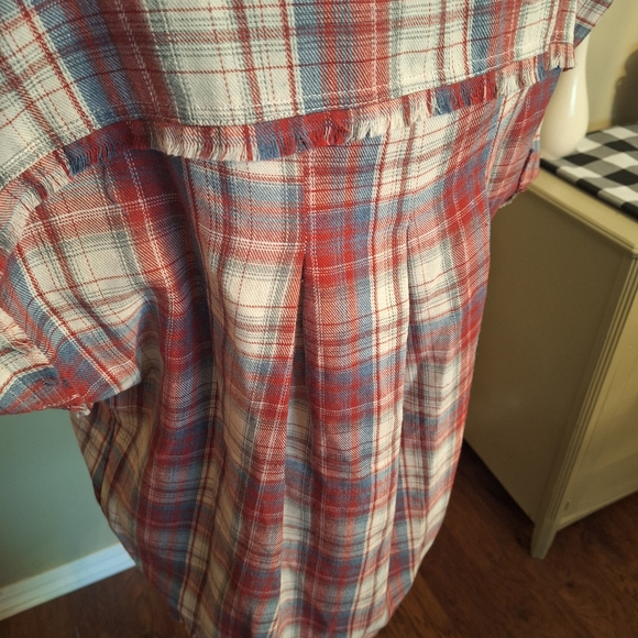 NWT Easel flannel distressed fringe asymmetrical Soft Red White Blue Size M - Picture 9 of 16